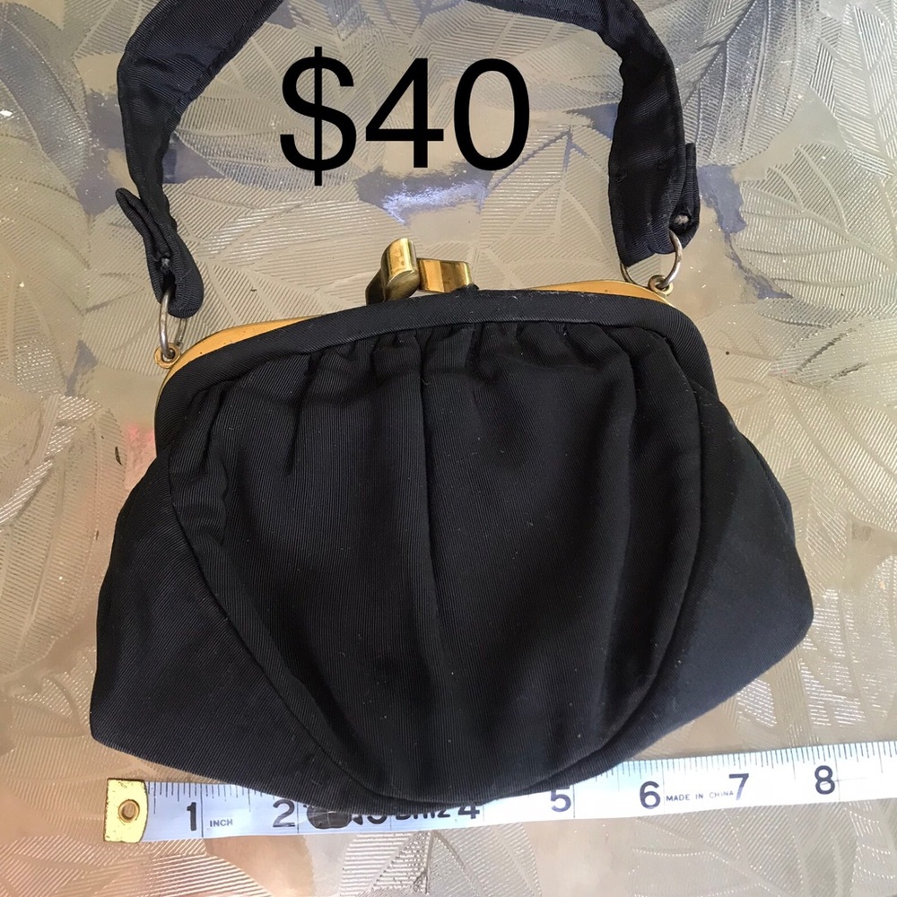Divided vintage handbag